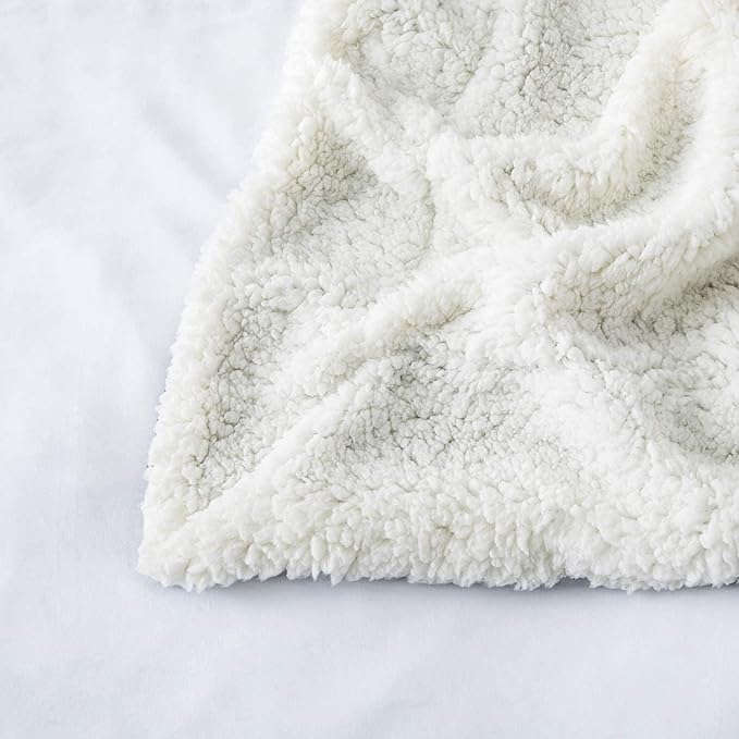 IR Imperial Rooms Emerald Green Sherpa Fleece Throw Blanket Twin Size for Bed - Wholesale Bulk Pack of 12 Sherpa Blankets - Soft Fluffy Throw Blankets for Hotels, Guest Bedroom, 60x80 Inches